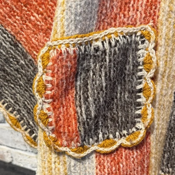 Poncho - Picture 4 of 8